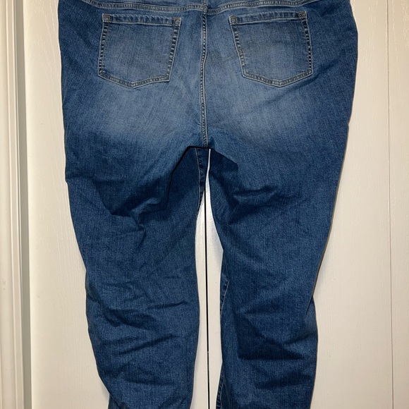 Torrid Crop Boyfriend Mid-Rise Jean - Picture 4 of 13